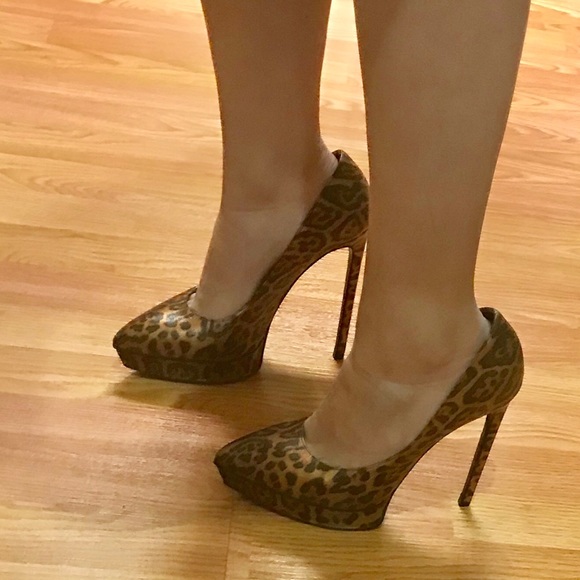 YSL Janis Pointed Toe Pumps - Picture 5 of 5